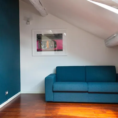 Cozy Attic Recently Renovated Апартаменты *