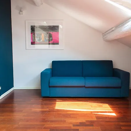 Cozy Attic Recently Renovated Апартаменты